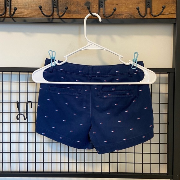 NWOT |‎ Tommy Hilfiger girl’s logo print khaki shorts — size 10 - Picture 3 of 5